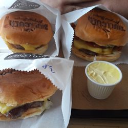 Bullguer - Burguer ao ponto e bem passado com maionese caseira delícia
