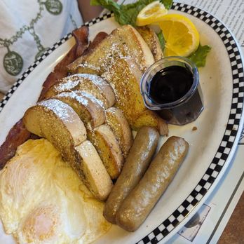 Black Bear Diner Tarzana - Dry french toast and undercooked sausage - Diners Near Me - Tarzana, California