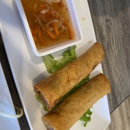 Egg roll (a bit fishy for me, not sure if that was the roll or the sauce?) Egg roll (a bit fishy for me, not sure if that was the roll or the sauce?)