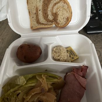 Clancy's Irish Pub - Corned beef, cabbage, potato, rye bread, and horseradish with butter - American Near Me - Ballwin, Missouri