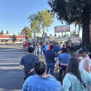 Tacos Mamá Cuca - Saturday at 520pm. Waited 1 hr to order and almost another 1 hr for food - Tacos Near Me - Hayward, California