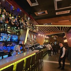 Mito - Bar and entrance in.
