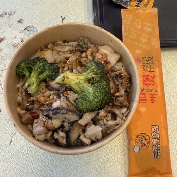 The Rice House - Mushroom and chicken "claypot"... - Cantonese Near Me - Milpitas, California The Rice House - Mushroom and chicken "claypot"... - Cantonese Near Me - Milpitas, California