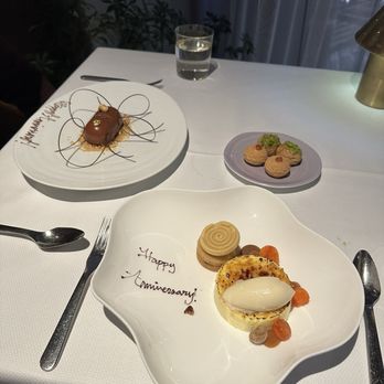 Le Pavillon - Desserts - French Near Me - New York, New York