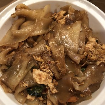 Sawasde Thai Cooking - Drunken Man Noodles w/ chicken ($12) - Thai Near Me - Brooklyn, New York