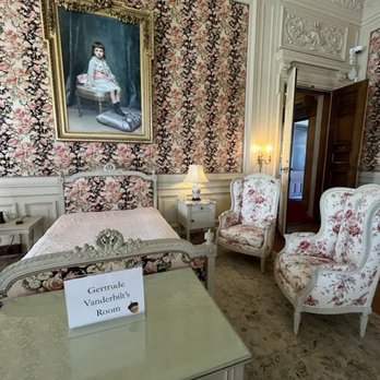 The Breakers - Landmarks & Historical Buildings Near Me - Newport, Rhode Island