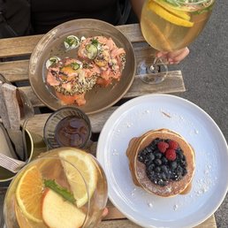 Salmon nest, pancakes
