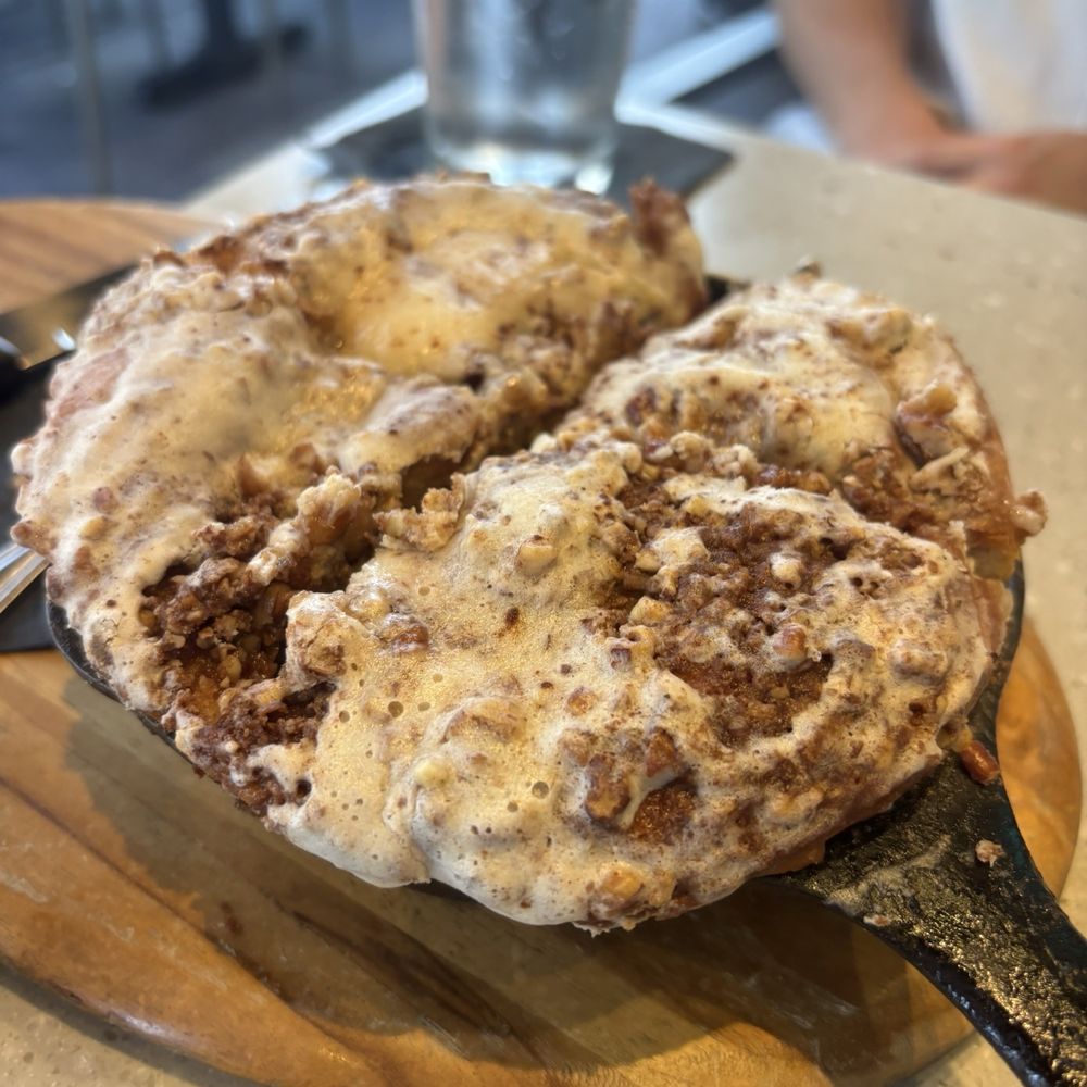 Gus's BBQ - Cinnamon Roll Skillet - Barbeque Near Me - Porter Ranch, California