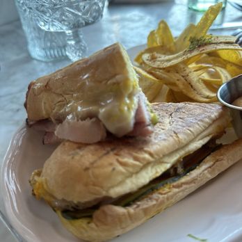 Otto’s High Dive - Medianoche sandwich with plantain chips - Cocktail Bars Near Me - Orlando, Florida Otto’s High Dive - Medianoche sandwich with plantain chips - Cocktail Bars Near Me - Orlando, Florida