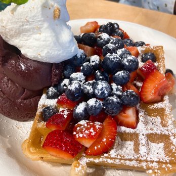 Waffle and Berry - Berries and cream waffle - Waffles Near Me - Honolulu, Hawaii