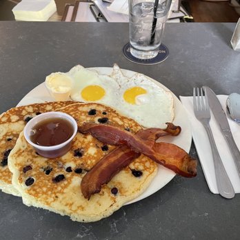 BridgeSide Grille - The Champion - American Near Me - Sunderland, Massachusetts