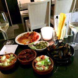 La Casita - Verschiedene Tapas mit Cava