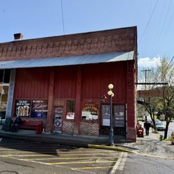 Oakland Tavern - Out front