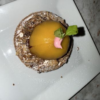 Malibu Farm - Peach & granola desert - Coffee & Tea Near Me - Tiburon, California
