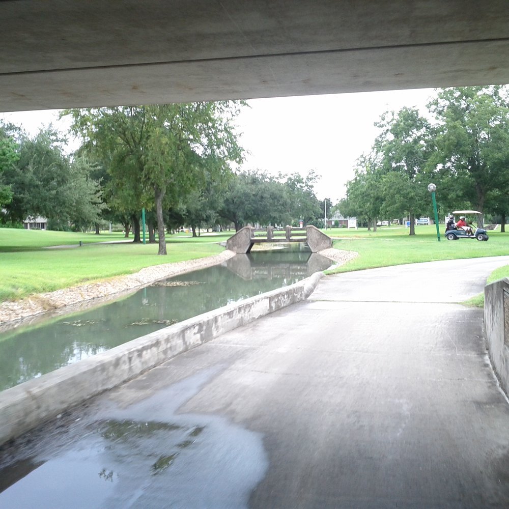 Golf Club - Cross way between the 9's - Golf Near Me - Pearland, Texas Golf Club - Cross way between the 9's - Golf Near Me - Pearland, Texas