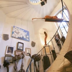 La maison de l'amandier - Chaque objet insolite mérite qu'on s'y attarde