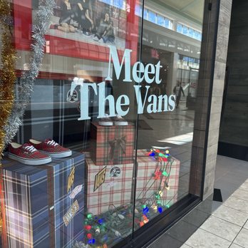 Vans - Shoe Stores Near Me - Pembroke Pines, Florida