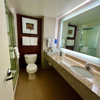 Fairfield by Marriott Inn & Suites Washington, DC/Downtown - Bathroom - Hotels Near Me - Washington, DC, District of Columbia Fairfield by Marriott Inn & Suites Washington, DC/Downtown - Bathroom - Hotels Near Me - Washington, DC, District of Columbia
