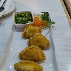 Noodle Wave - Veggie curry puff