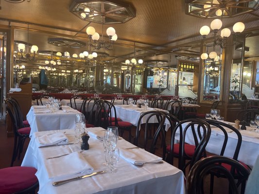 Le Bistrot de Paris by null