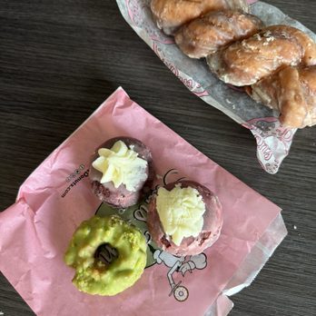 Stan's Donuts & Coffee - Donuts Near Me - Orland Park, Illinois