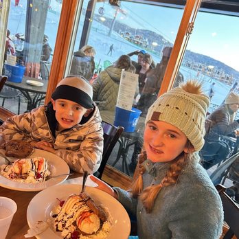 Slopeside Grill - Pizza Near Me - Steamboat Springs, Colorado
