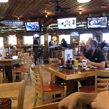 Hooters - Inside - American Near Me - Gulfport, Mississippi