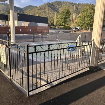 Quality Inn - The "pool" on a 100 degree day! - Hotels Near Me - Grants Pass, Oregon Quality Inn - The "pool" on a 100 degree day! - Hotels Near Me - Grants Pass, Oregon