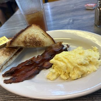 Mason-Dixon Cafe - Eggs with cheese, bbq bacon, and toast - Breakfast & Brunch Near Me - Fredericksburg, Virginia