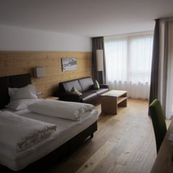 Hotel Floralpina - Our huge room (with a balcony)