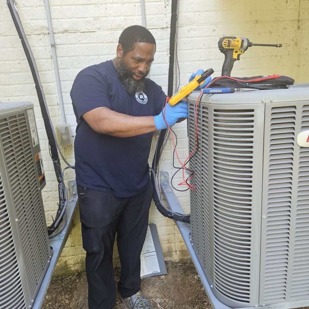 Logan Mechanical - Technician running the diagnostic - Heating & Air Conditioning/HVAC Near Me - Clinton, Maryland Logan Mechanical - Technician running the diagnostic - Heating & Air Conditioning/HVAC Near Me - Clinton, Maryland