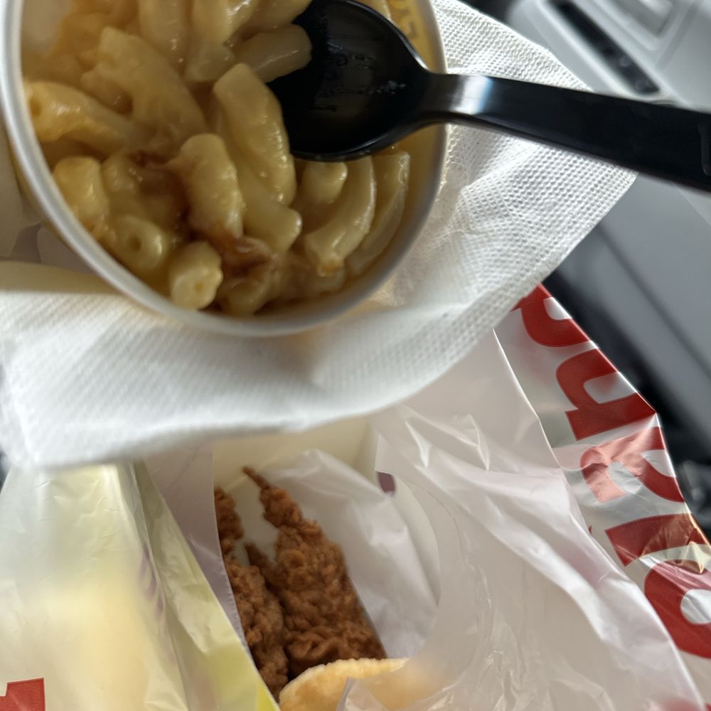 Kids meal chicken tenders and mac & cheese