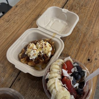 OB Beans Coffee Roasters - Waffle and açaí bowl - Coffee Roasteries Near Me - San Diego, California OB Beans Coffee Roasters - Waffle and açaí bowl - Coffee Roasteries Near Me - San Diego, California