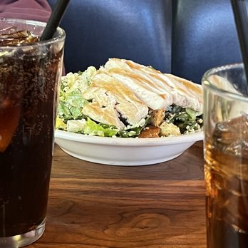 The Elk Public House - Salad with grilled chicken - Pubs Near Me - Spokane, Washington The Elk Public House - Salad with grilled chicken - Pubs Near Me - Spokane, Washington