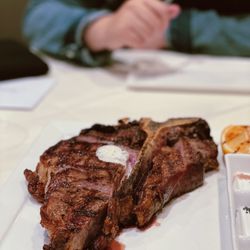 Alexander's Steakhouse - instagram @aintgotnothingbutbodyfat