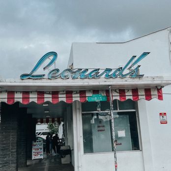 Leonard's Bakery - Outside - Bakeries Near Me - Honolulu, Hawaii Leonard's Bakery - Outside - Bakeries Near Me - Honolulu, Hawaii