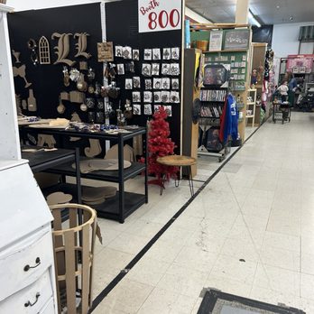 Hillview Peddlers Mall - Flea Markets Near Me - Louisville, Kentucky