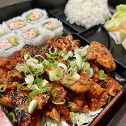 Sushi Raku - Bento with spicy chicken and California roll