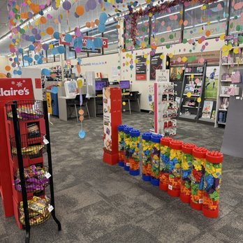 CVS Pharmacy - Pretty decor - Drugstores Near Me - Rancho Bernardo, California