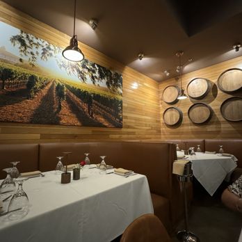 Chef Adrianne's Vineyard Restaurant and Bar - decor - Steakhouses Near Me - Miami, Florida Chef Adrianne's Vineyard Restaurant and Bar - decor - Steakhouses Near Me - Miami, Florida