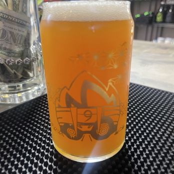 Beer Lab - Ninth anniversary commemoration glass - Breweries Near Me - Honolulu, Hawaii