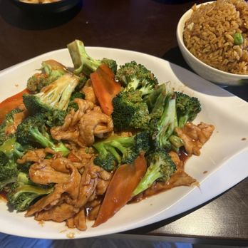 Yummy House - Chicken and broccoli with side of fried rice. - Dim Sum Near Me - Southport, North Carolina Yummy House - Chicken and broccoli with side of fried rice. - Dim Sum Near Me - Southport, North Carolina