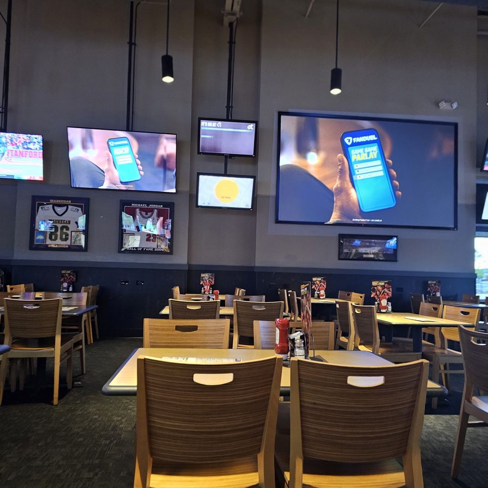 Buffalo Wild Wings - Empty for dinner - American Near Me - Waukegan, Illinois Buffalo Wild Wings - Empty for dinner - American Near Me - Waukegan, Illinois