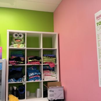 SweetFrog Premium Frozen Yogurt - Merchandise - Ice Cream & Frozen Yogurt Near Me - Springfield, Virginia