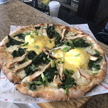 Simmzy's - Egg Benedict pizza - Gastropubs Near Me - Long Beach, California