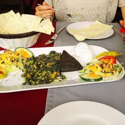 Merci - Vorspeiseteller (Nargesi, Kukusabsi, Jogurt)