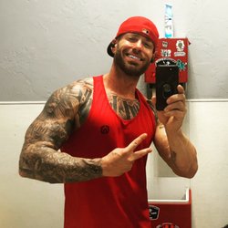 Metroflex Gym Murrieta - Me at MetroFlex looking in the mirror, thinking fuck who is that beast!