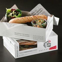 Presse Café - Notre service de boîte à lunch qui comprend un sandwich au choix, une salade ainsi qu'un choix de carré dessert.