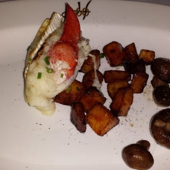 Harbour 60 - Side dishes plated on my plate by the waiter - Steakhouses Near Me - Toronto, Ontario