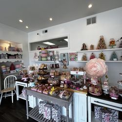 LeilaLove Macarons - Inside